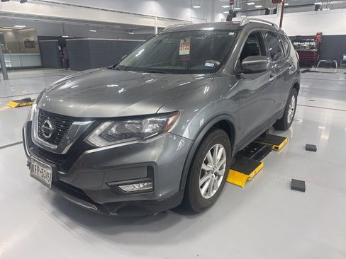Used 2017 Nissan Rogue SV image 1