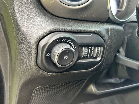 Certified 2018 Jeep Wrangler Unlimited Sahara AWD/4WD image 20