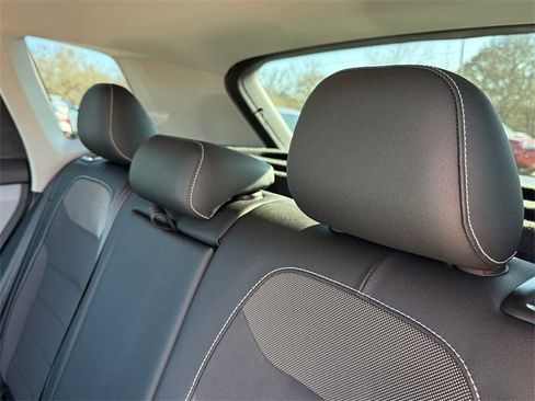 Certified 2022 Volkswagen Taos SE image 27