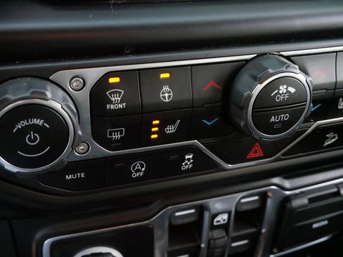 Used 2021 Jeep Wrangler Unlimited Sahara image 27