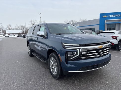New 2025 Chevrolet Suburban Premier image 3