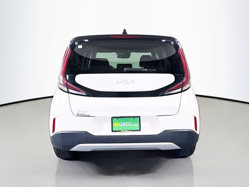 Used 2023 Kia Soul LX FWD image 8