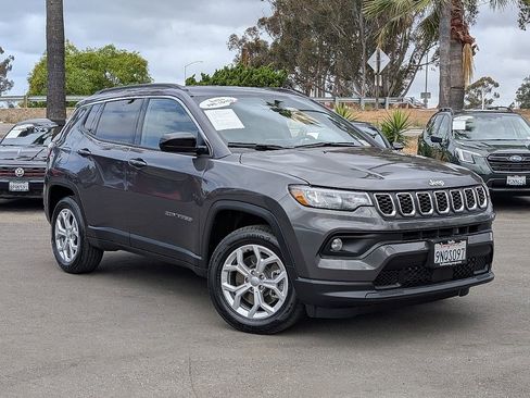 Used 2024 Jeep Compass Latitude AWD/4WD image 4