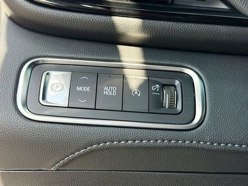 Used 2025 Buick Enclave Preferred FWD image 33