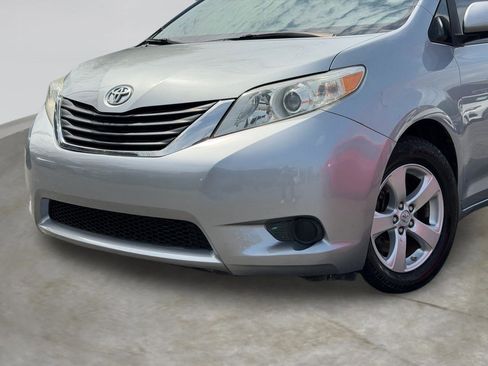 Used 2014 Toyota Sienna LE image 14