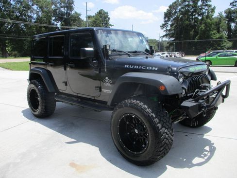 Used 2014 Jeep Wrangler Unlimited Rubicon w/ Max Tow Package AWD/4WD image 27