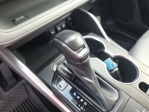 Used 2021 Toyota Highlander XLE image 22