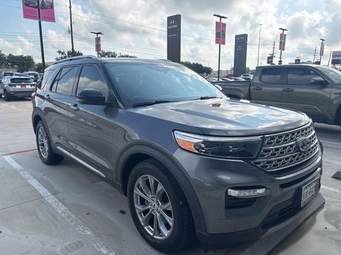 Used 2021 Ford Explorer Limited w/ Equipment Group 301A RWD image 3