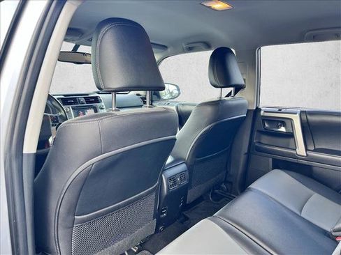 Used 2018 Toyota 4Runner SR5 Premium image 17