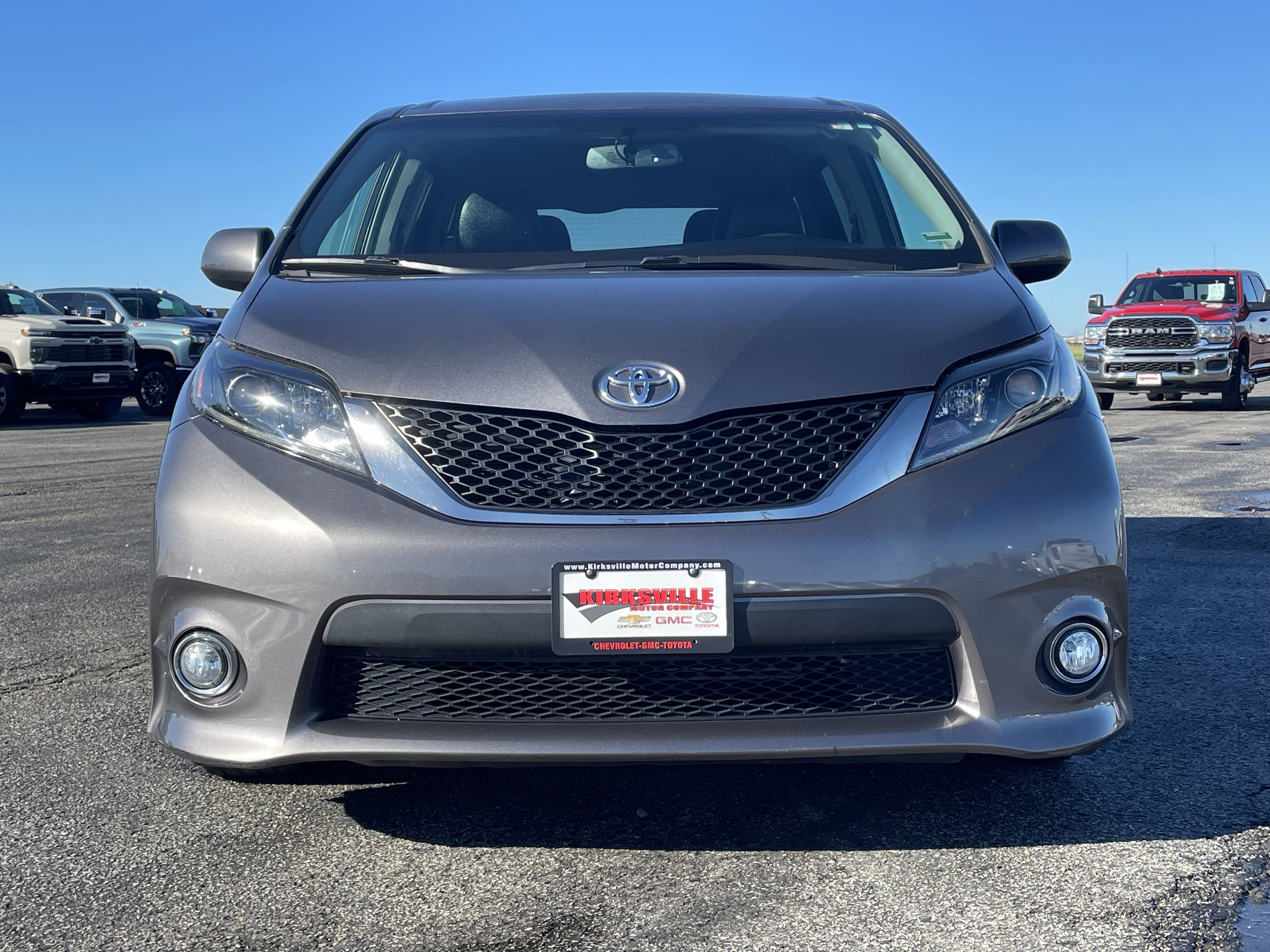 Used 2017 Toyota Sienna SE Premium FWD image 9