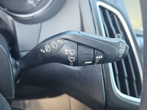 Used 2017 Ford Focus SEL image 14