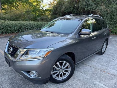 Used 2016 Nissan Pathfinder SV w/ SV Cold Weather Package image 3