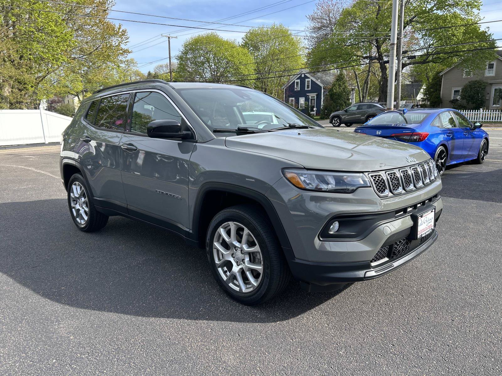 Used 2023 Jeep Compass Latitude w/ Sun and Sound Group AWD/4WD image 3