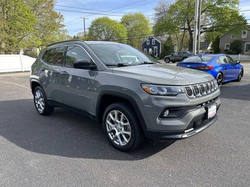 Used 2023 Jeep Compass Latitude w/ Sun and Sound Group AWD/4WD image 3