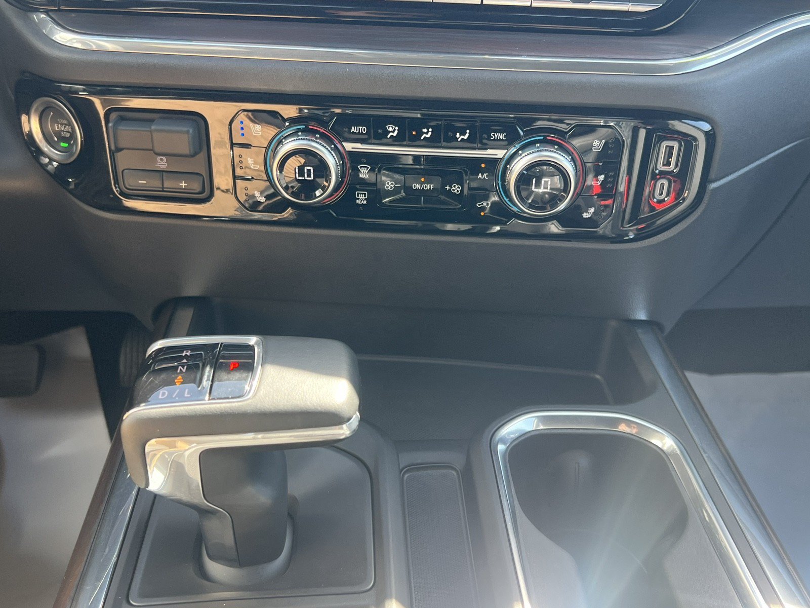 Used 2024 GMC Sierra 1500 SLT w/ SLT Premium Plus Package AWD/4WD image 30