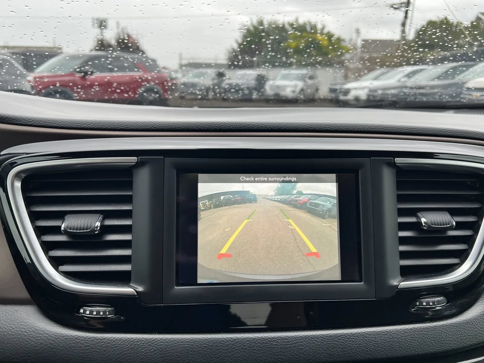 Used 2019 Chrysler Pacifica Touring-L FWD image 32