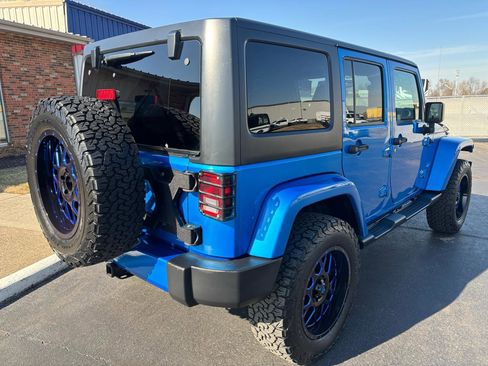 Used 2016 Jeep Wrangler Unlimited Sahara w/ Connectivity Group image 3