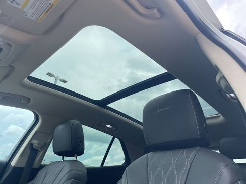 Used 2021 Buick Envision Avenir w/ Technology Package II image 18