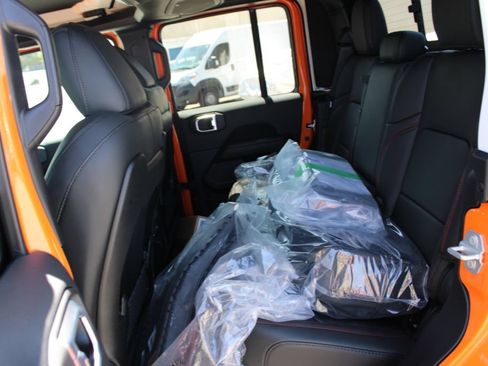 New 2026 Jeep Gladiator Rubicon w/ Whitecap Package AWD/4WD image 14