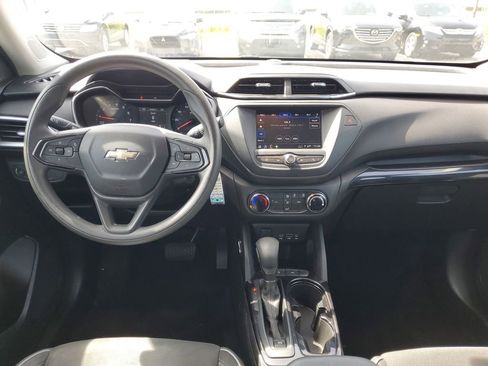 Used 2021 Chevrolet TrailBlazer LS w/ LPO, Blackout Package FWD image 12