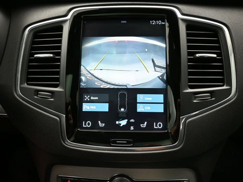 Used 2021 Volvo XC90 T5 Momentum w/ Protection Package Premier FWD image 31