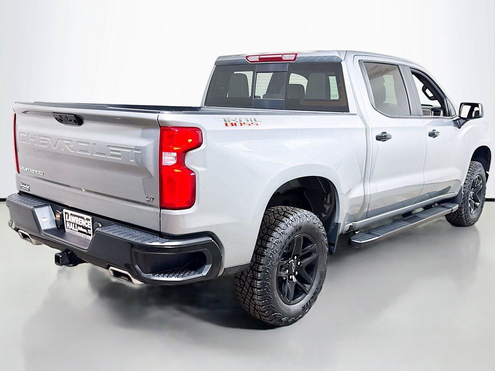 Used 2024 Chevrolet Silverado 1500 LT Trail Boss w/ Convenience Package II AWD/4WD image 4