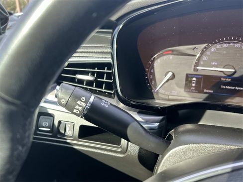 Used 2017 Cadillac XT5 Luxury image 27