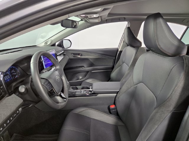 Used 2025 Toyota Camry XLE w/ Premium Plus Package FWD image 14