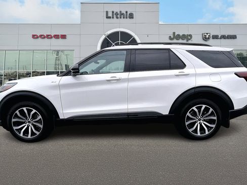 Used 2025 Ford Explorer ST-Line image 3