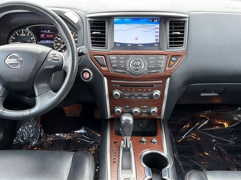 Used 2017 Nissan Pathfinder Platinum image 36
