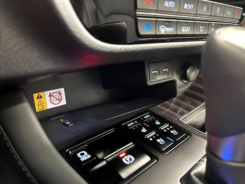 Used 2022 Lexus RX 450h AWD w/ Luxury Package image 21