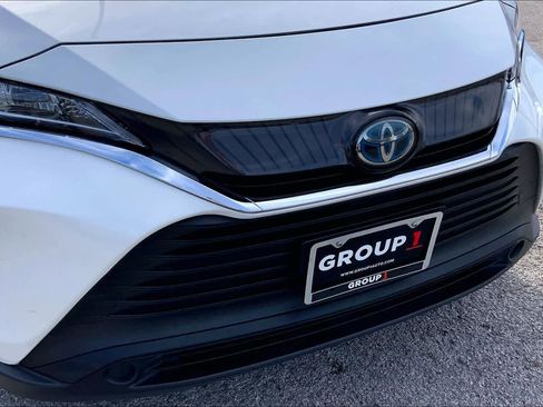 Used 2021 Toyota Venza LE image 29