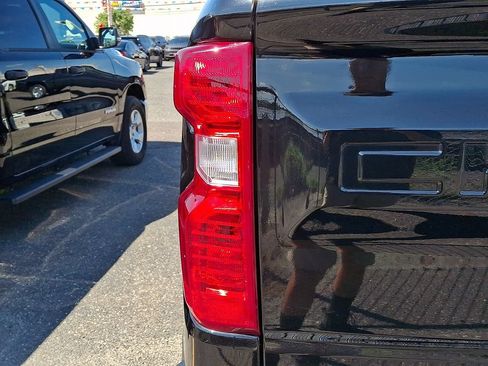 Used 2022 Chevrolet Silverado 1500 LT AWD/4WD image 8