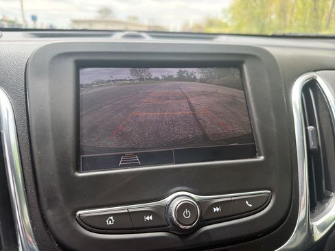 Used 2023 Chevrolet Equinox LT FWD image 19