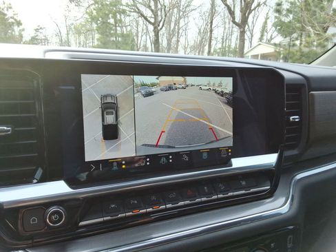 Used 2023 Chevrolet Silverado 1500 High Country w/ Technology Package AWD/4WD image 35