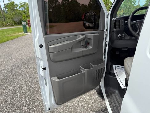 Used 2015 Chevrolet Express 2500 image 9