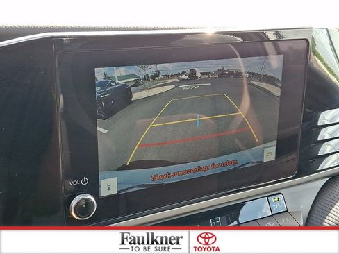 Used 2025 Toyota Camry SE FWD image 16