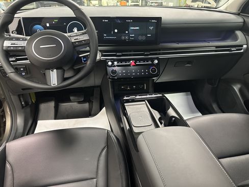 Used 2025 Hyundai Tucson Limited image 32