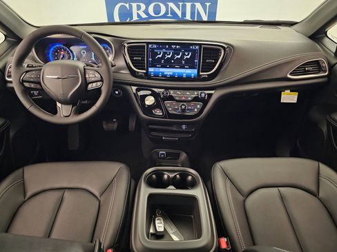 New 2026 Chrysler Pacifica Select image 15