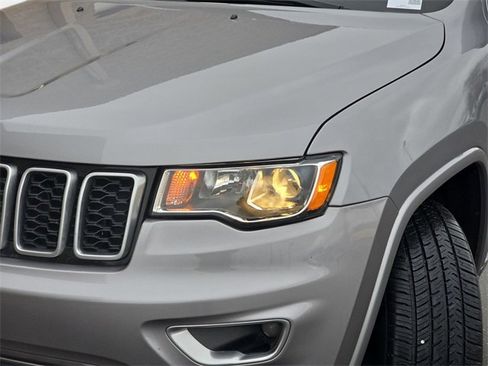 Used 2018 Jeep Grand Cherokee Limited image 34