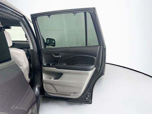 Used 2017 Honda Pilot Touring image 33