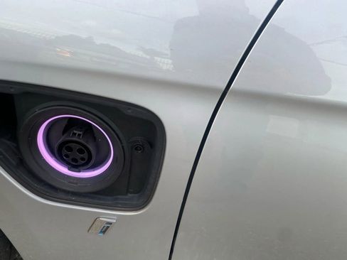 Used 2017 BMW 330e w/ Driver Assistance Package RWD image 6