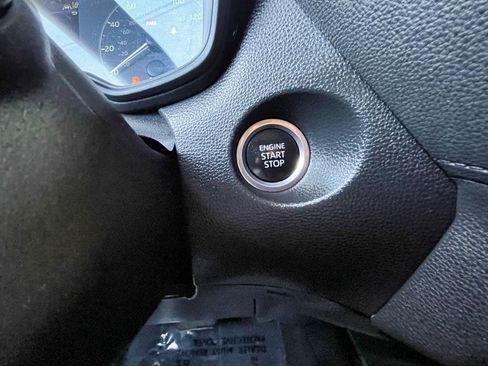 Used 2023 Toyota Corolla Cross LE AWD/4WD image 19