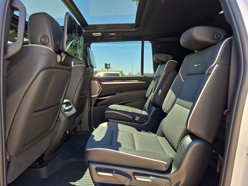 Used 2025 Cadillac Escalade ESV Sport w/ Touring Package AWD/4WD image 13