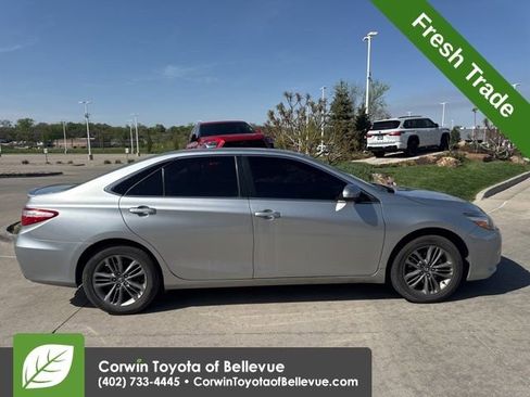 Used 2016 Toyota Camry SE image 5