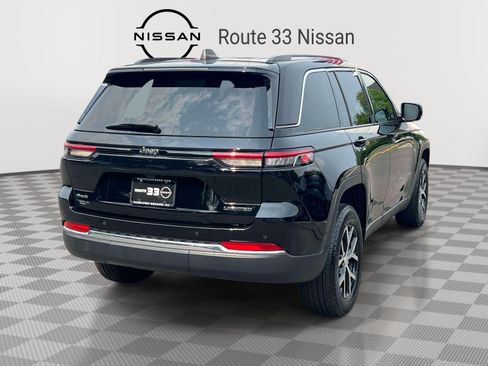 Used 2023 Jeep Grand Cherokee Limited AWD/4WD image 4