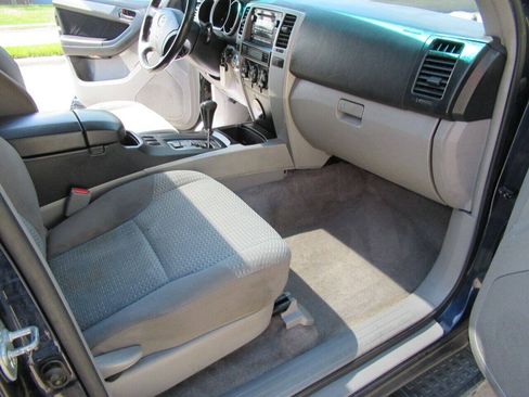 Used 2006 Toyota 4Runner SR5 AWD/4WD image 22