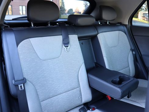 Used 2023 Kia Niro SX image 16