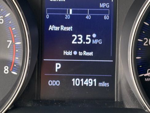 Used 2019 Toyota C-HR XLE image 15