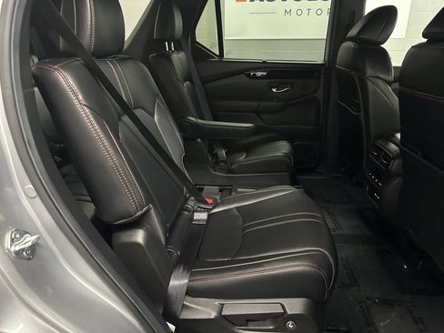 Used 2025 Honda Pilot TrailSport image 22
